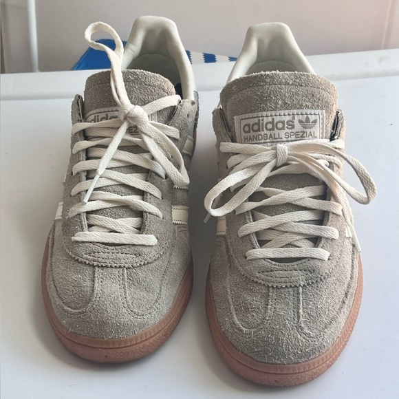adidas Originals Handball Spezial sneakers in gray and white - Picture 7 of 11